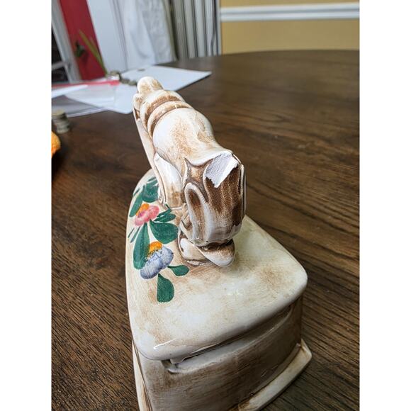 Vintage Delft Italian Ceramic Hinged Trinket Box in Hot Iron Shape Bassano Stamp - Picture 12 of 16